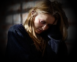 Mentalhelp_istock-65236037_woman-paranoid